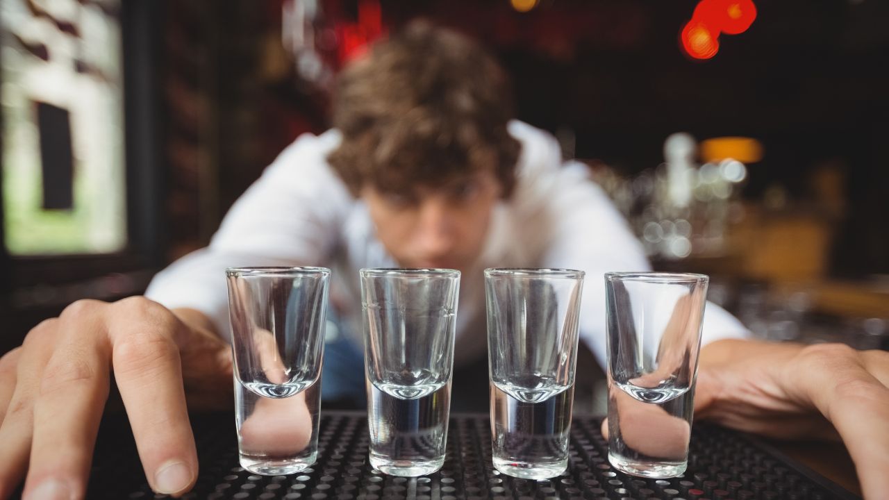 En las camisetas para una despedida de soltero nunca fallan las invocaciones a la ingesta de alcohol